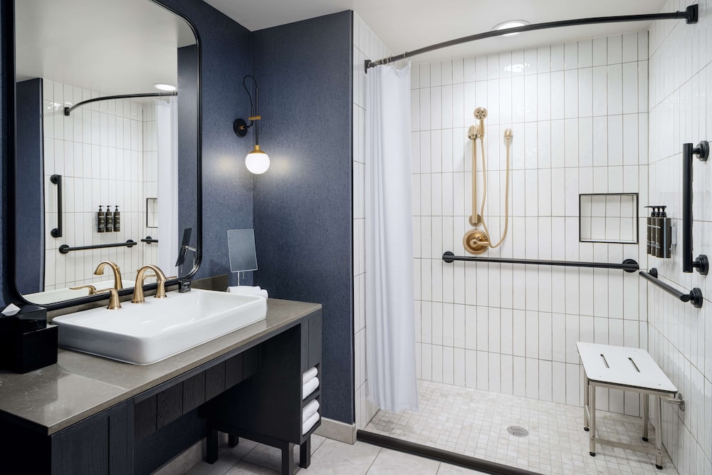 Room, 2 Queen Beds, Accessible, Mountain View (Mobility, Roll-In Shower) - Photo 6