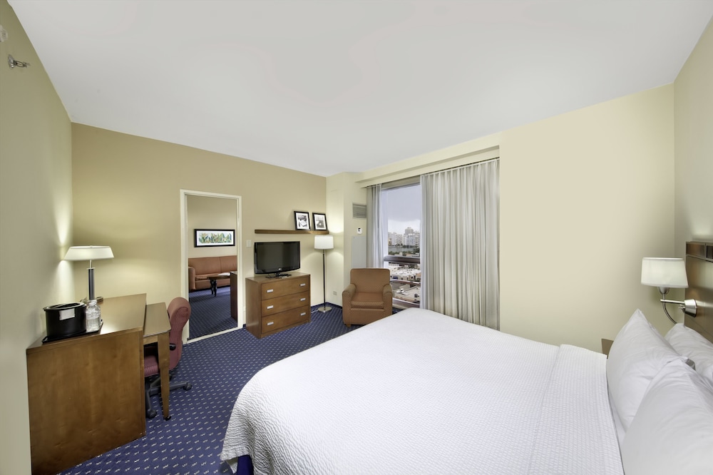 Suite, 1 Bedroom - Photo 1