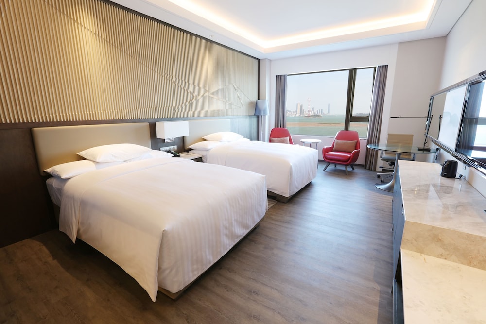 Room, 2 Double Beds, Smoking, Harbor View - Photo 3