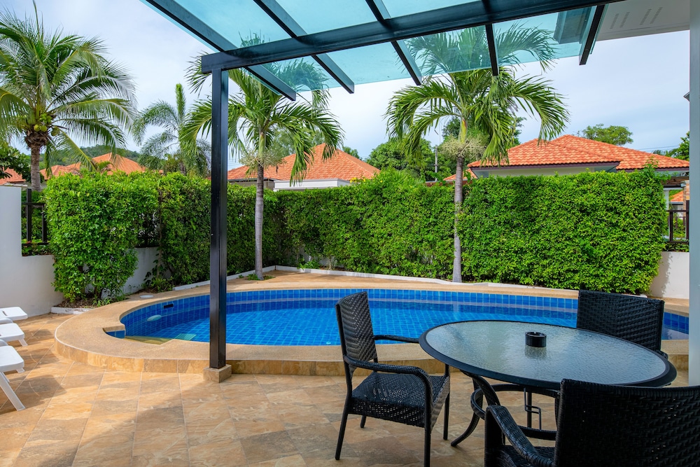 Standard Villa, 4 Bedrooms, Non Smoking, Kitchen - Photo 6
