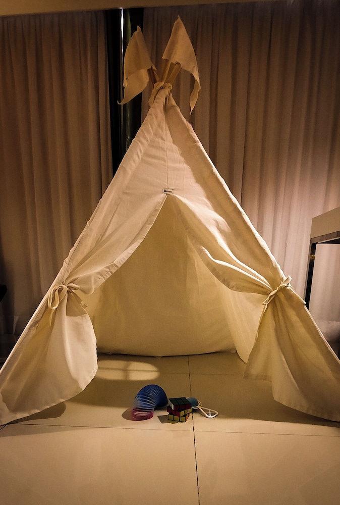 Executive Room thumbnail 6