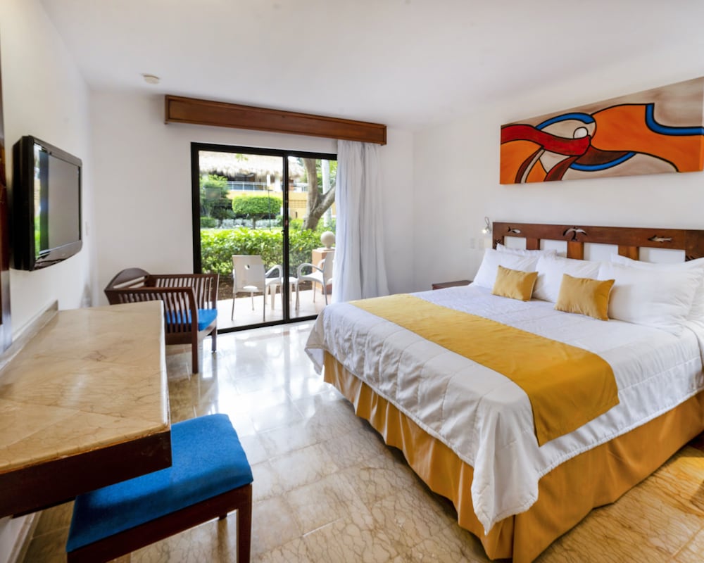 Superior Garden, 1 King Bed, Non-Smoking photo 3