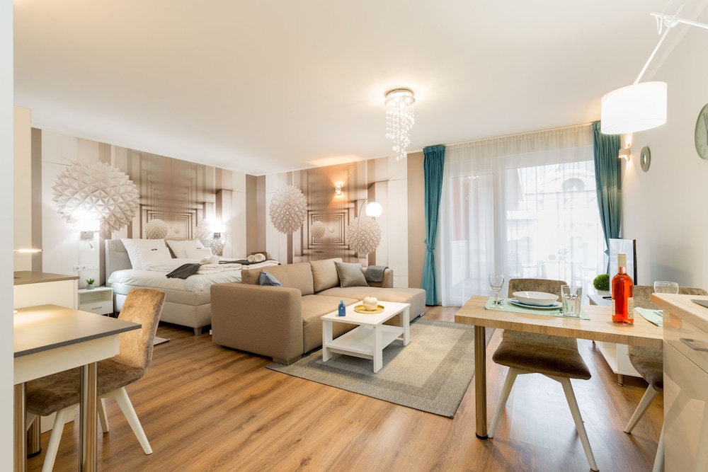 Deluxe Studio Suite