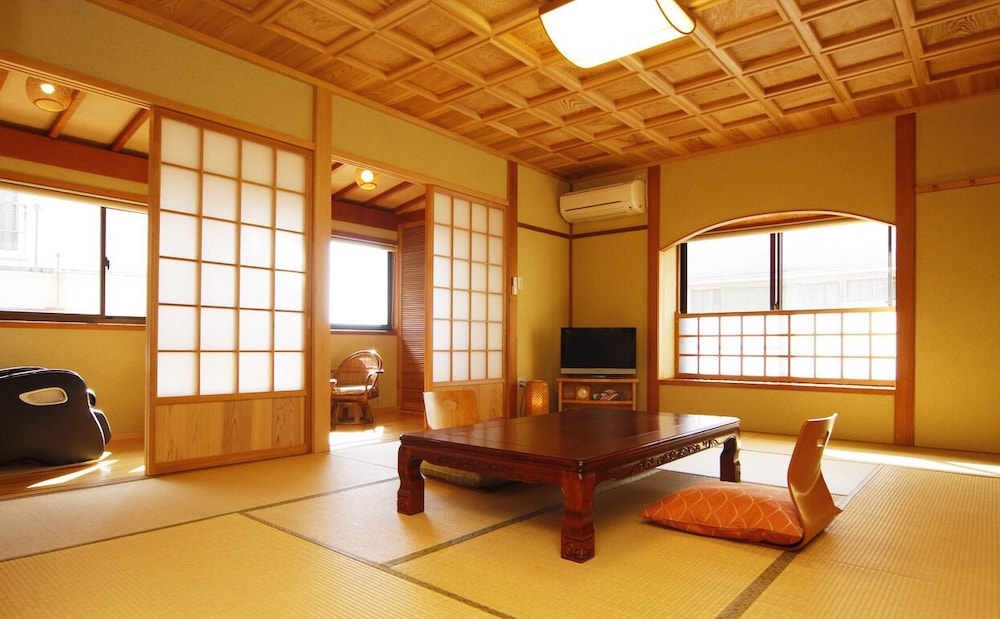Japanese Style Room with Toilet - Photo 9