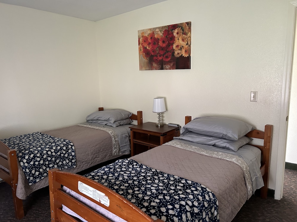 Basic Apartment, 2 Bedrooms, Non Smoking, Mountain View photo 2