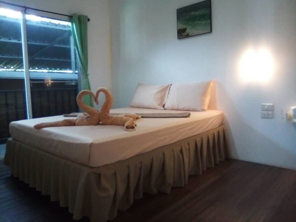 Standard Doppelzimmer mit Ventilator, Fenster und Gemeinschaftsbad
