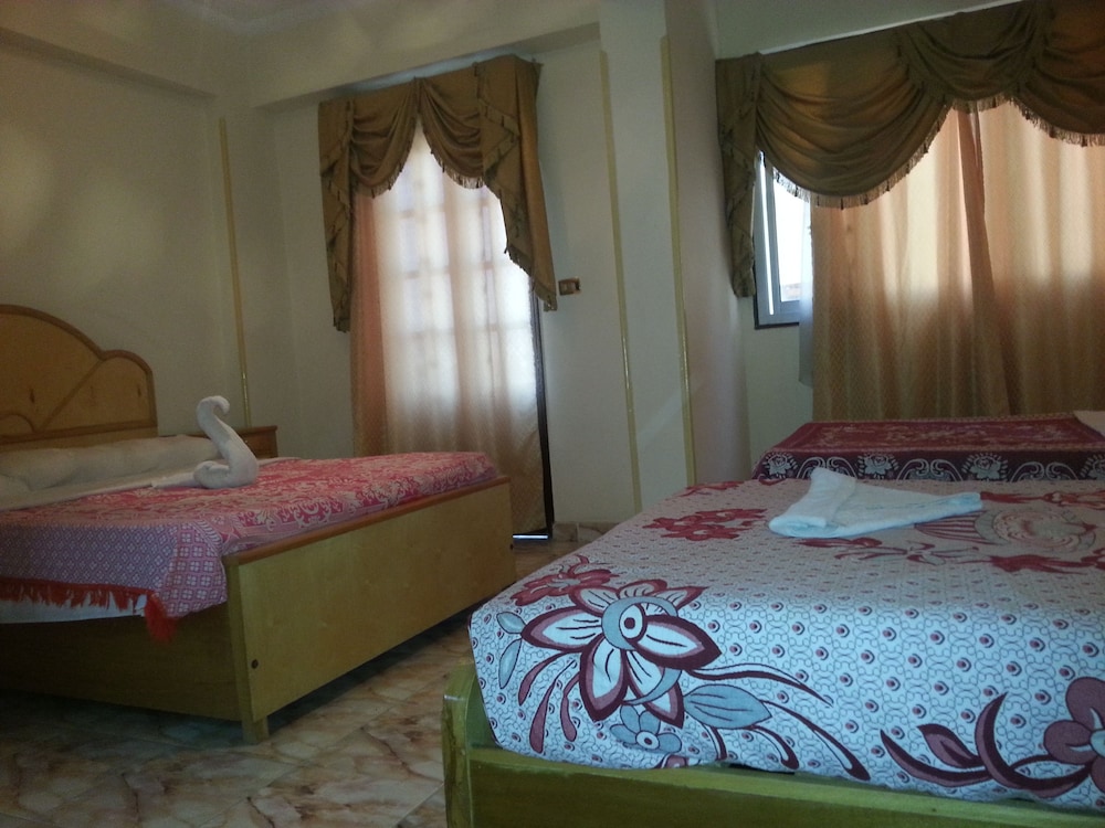 Standard Triple Room, 3 Twin Beds, Smoking, River View photo 2
