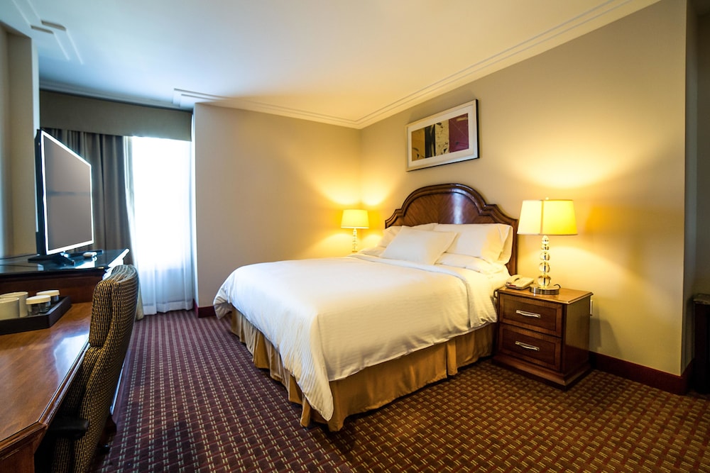 Senior Room, 1 King Bed, Accessible photo 1