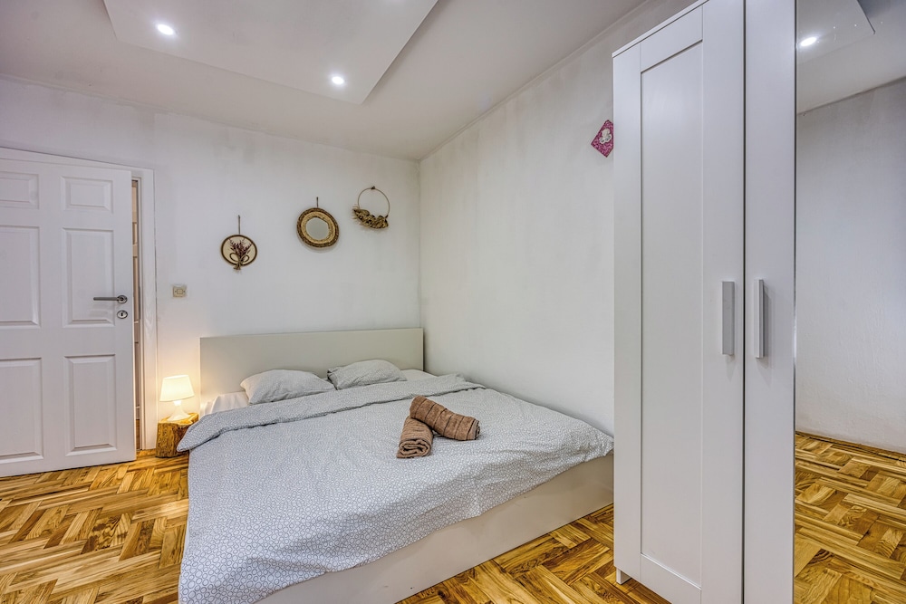 Family Apartment, Multiple Bedrooms (Green Hill Zagreb - Apartment Sara)