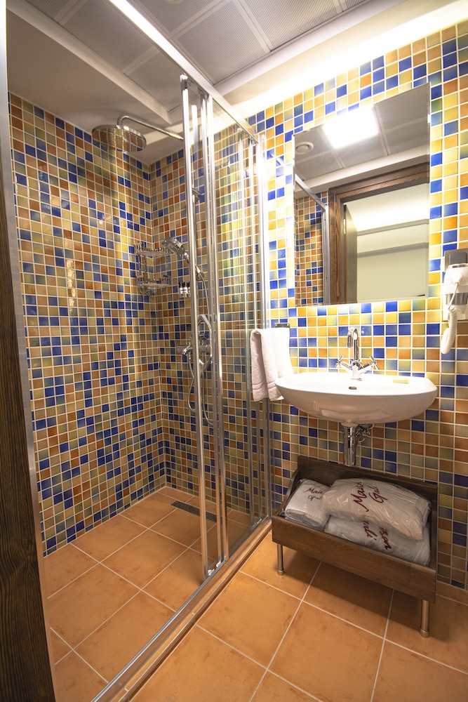 Deluxe Triple Room photo 3