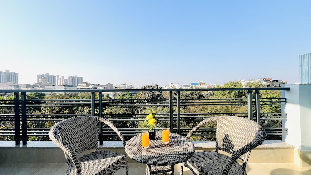 Premier One Bedroom Apartment - Photo 4