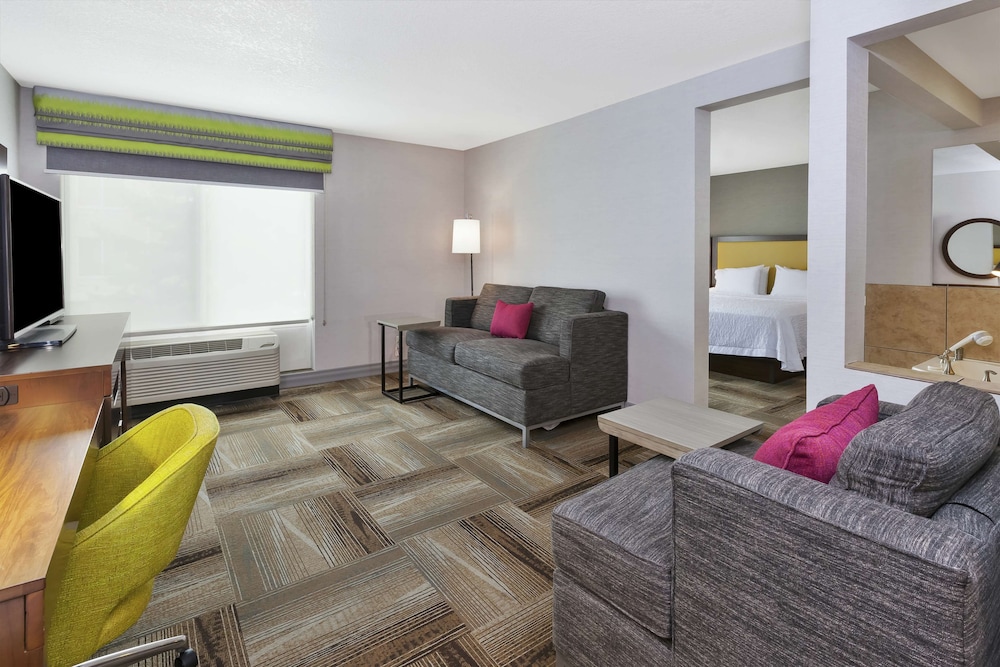Suite, 1 King Bed, Non Smoking - Photo 2