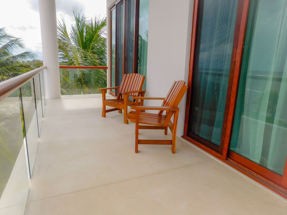 Exclusive Penthouse, 2 Bedrooms, Balcony, Beach View photo 3