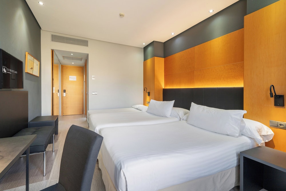 Deluxe Double Room (Sofa Bed) photo 2