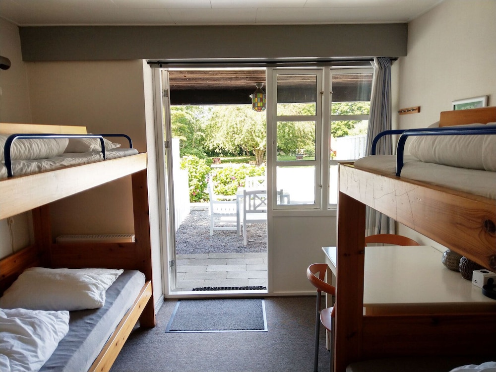 Room (4 Beds) photo 1