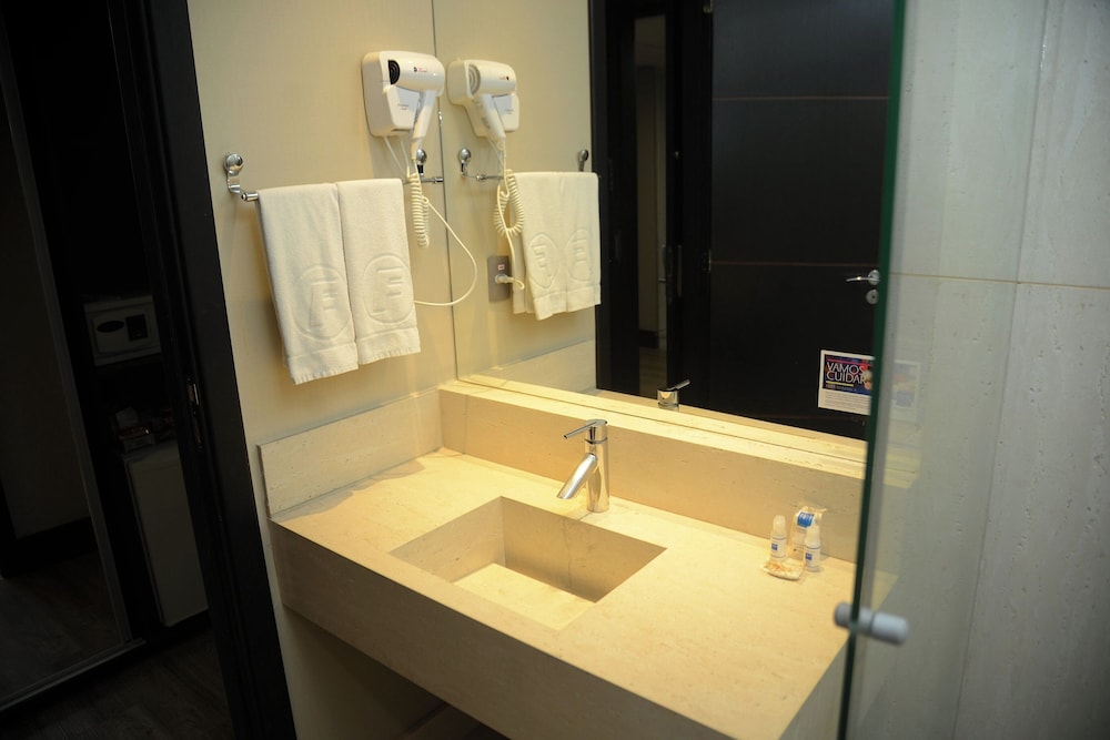 Quarto Triplo Casal