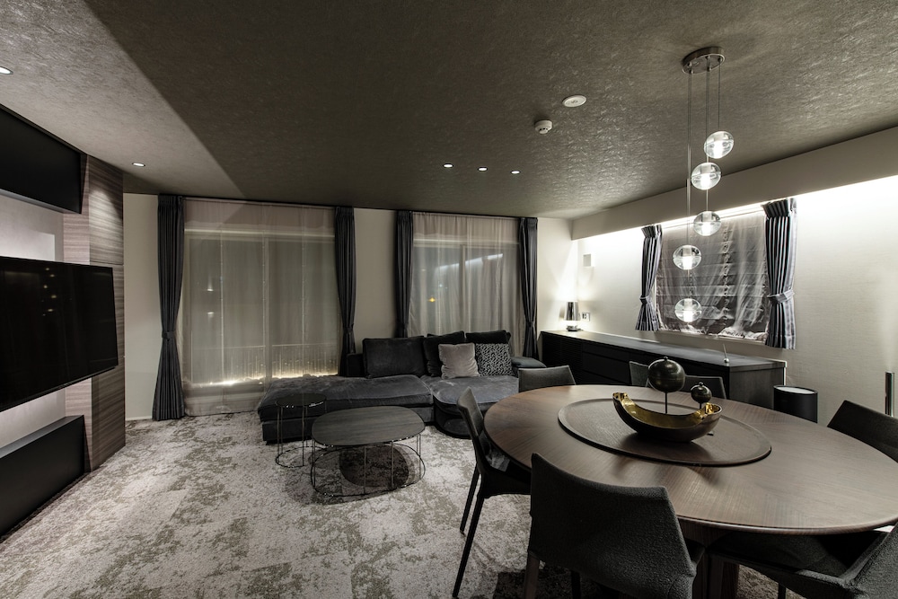 Quad Double Bed Suite - Photo 20