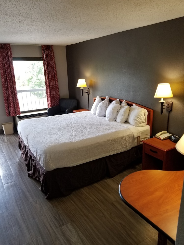 Room, 1 Double Bed, Smoking, Refrigerator - Photo 2