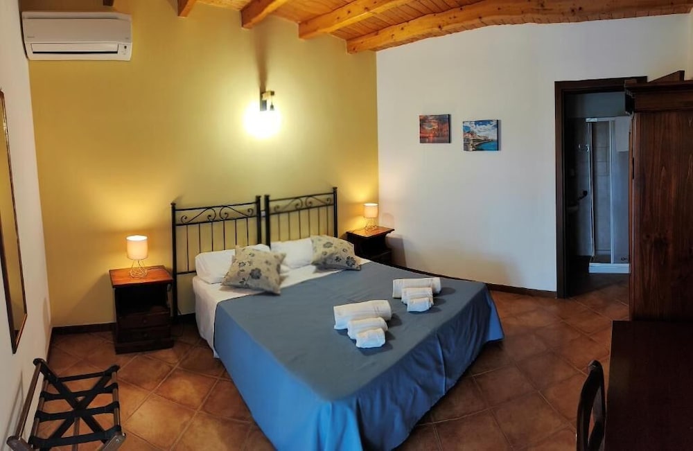 Panoramic Double or Twin Room, Multiple Beds, Pool View, Ground Floor photo 1