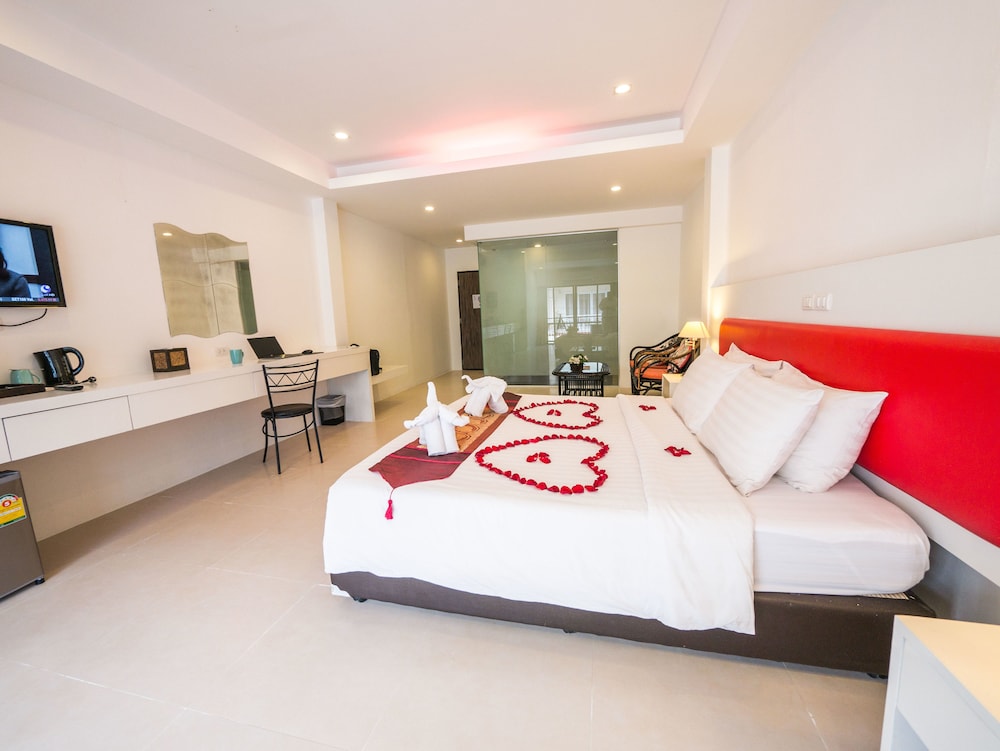 Executive Suite - Photo 4