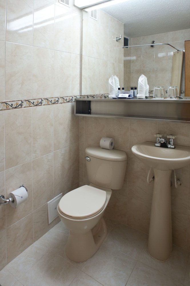 Standard Triple Room - Photo 9