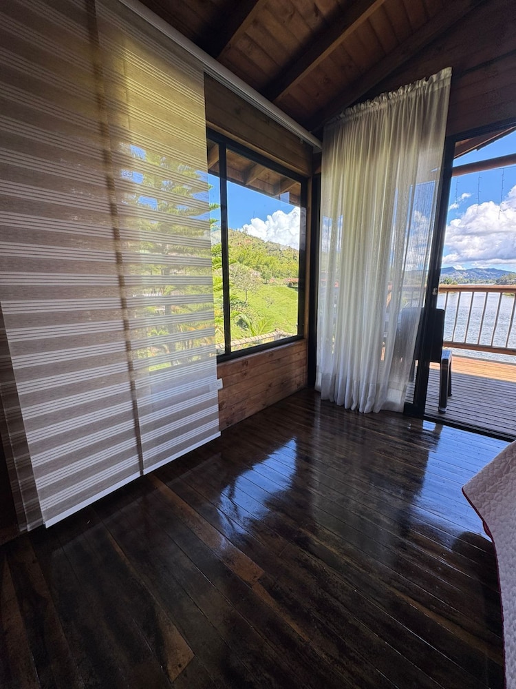 Deluxe Cabin, Balcony, Partial Lake View photo 2