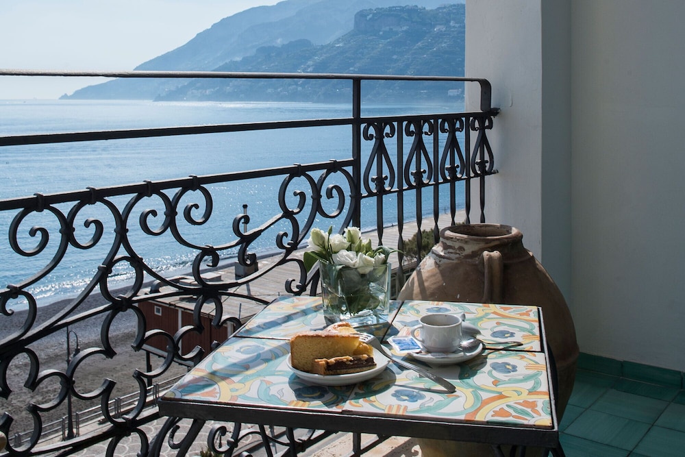 Deluxe Room, Sea View - Photo 6
