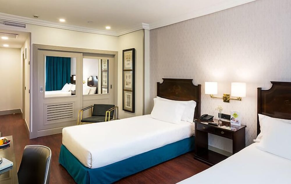 Classic Twin Room - Photo 2