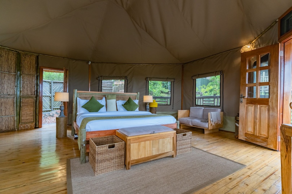 Luxury Double Room, 1 Queen Bed, Lake View, Lakeside photo 1