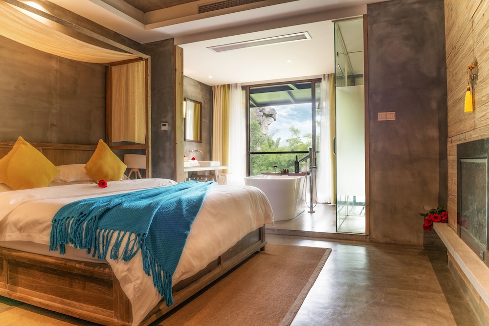 Queen Room With Bamboo View photo 1