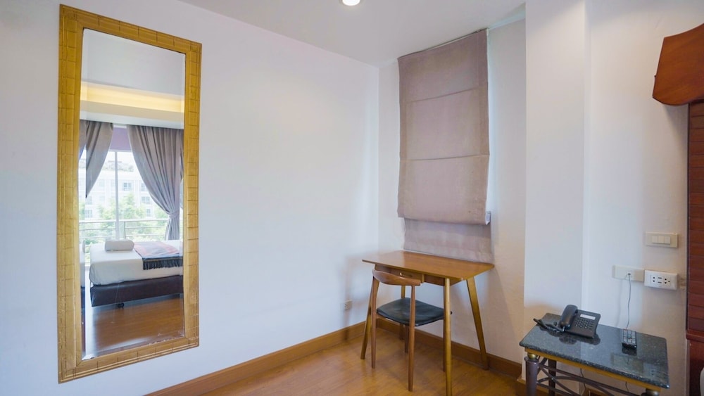 Deluxe King Bed Canal View with Balcony photo 2