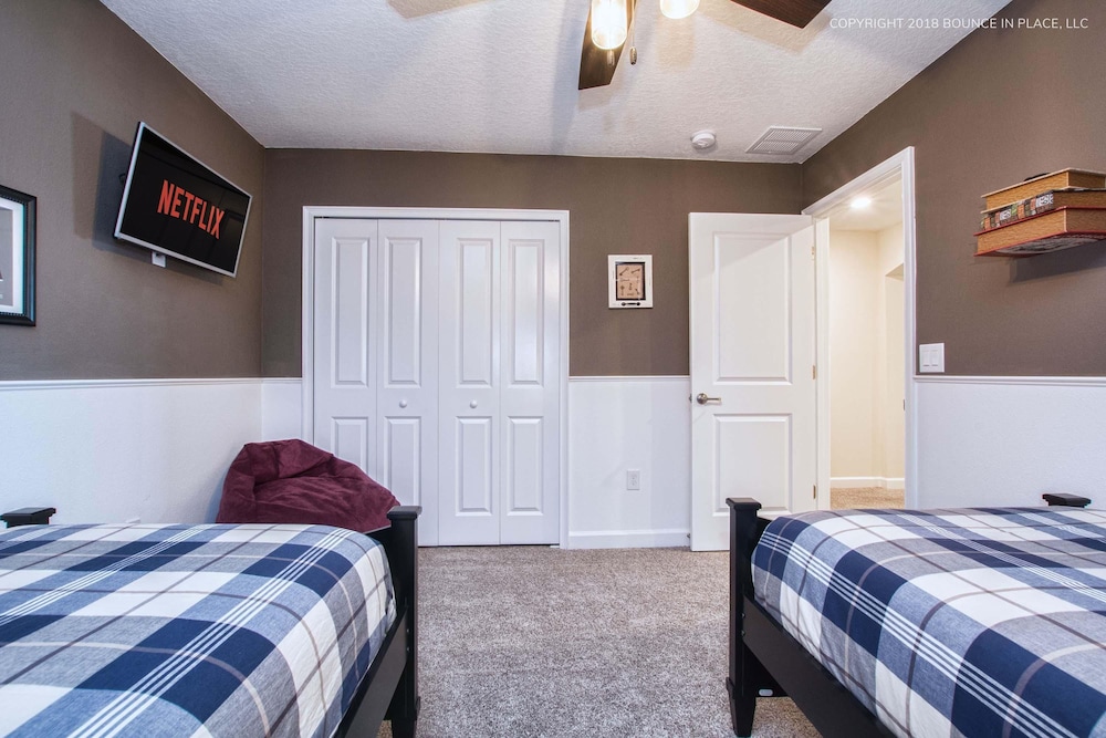 Stunning 5BD Home Private Pool and Spa Game Room, Billede 37