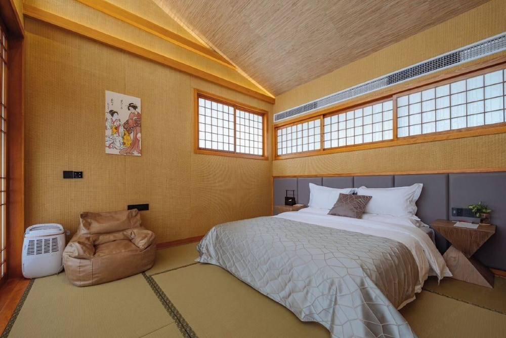 Deluxe Suite, Balcony, Garden View