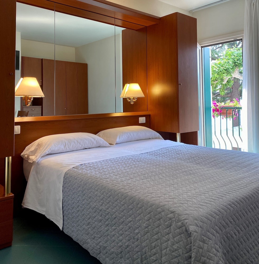 Standard Double Room photo 3