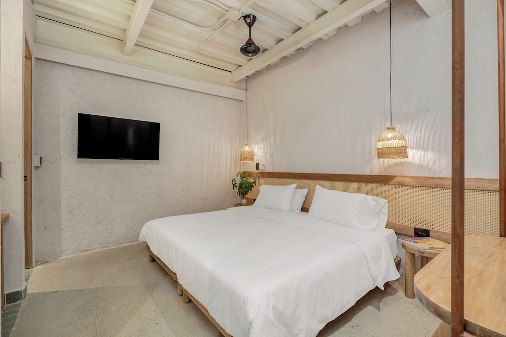 Standard Studio Suite (206)