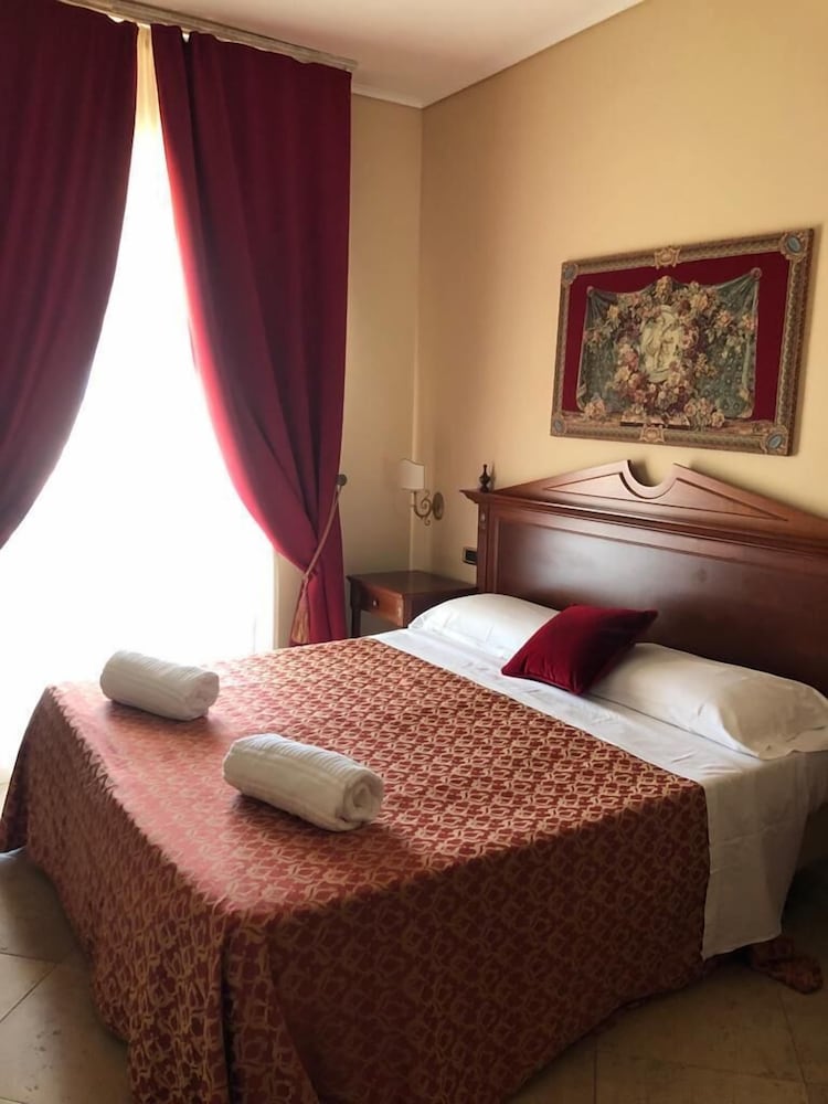 Standard Double Room - Photo 2