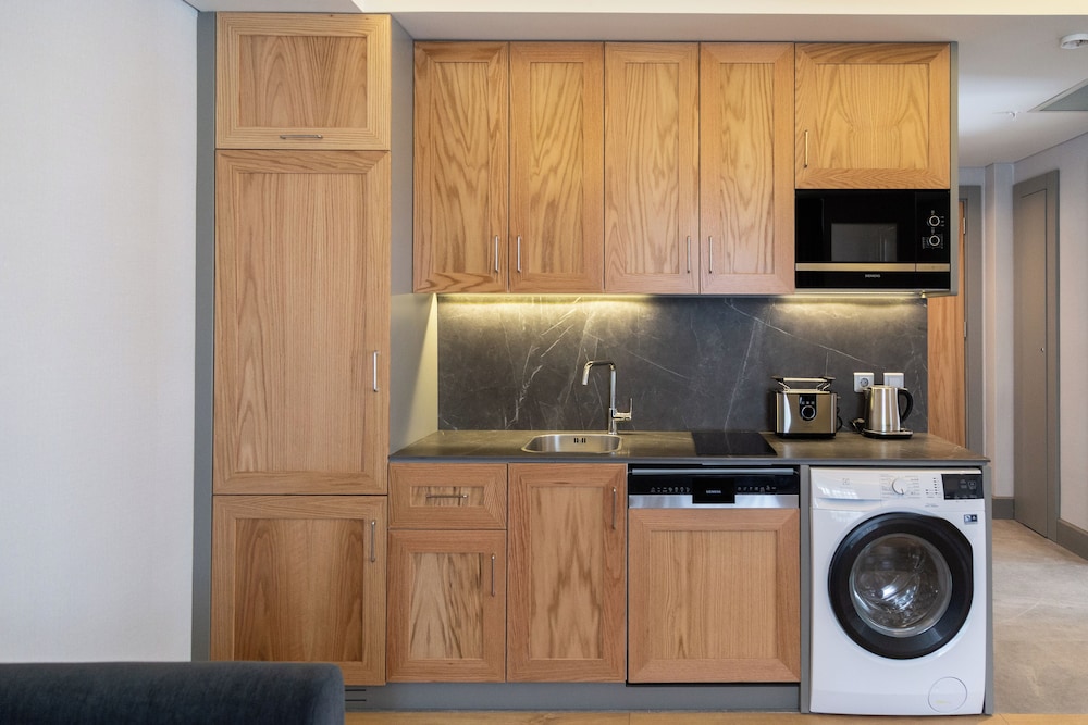 Deluxe Apartment, 1 Bedroom, Balcony, City View photo 3