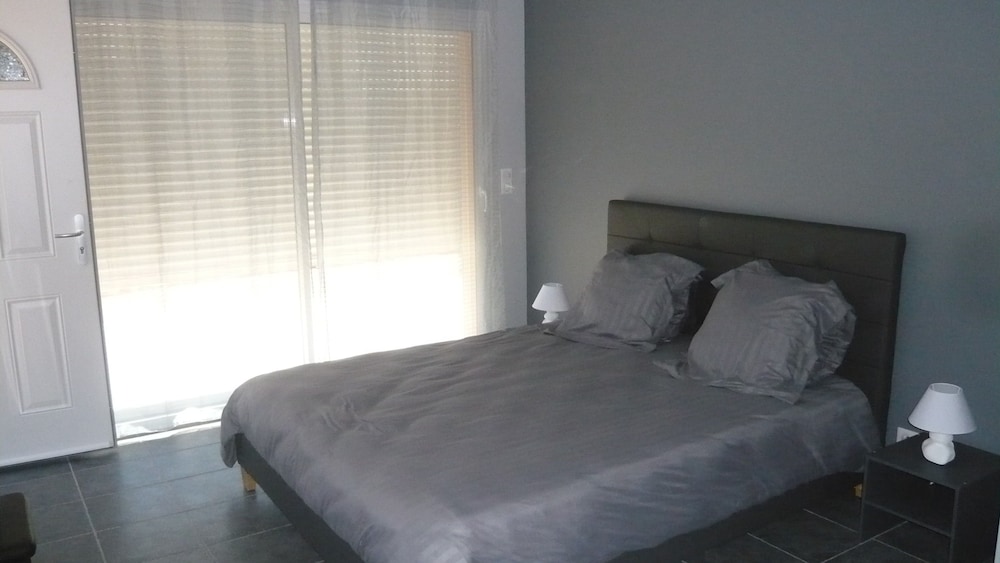 Comfort Double Room, 1 Queen Bed, Garden View (Baume) photo 1