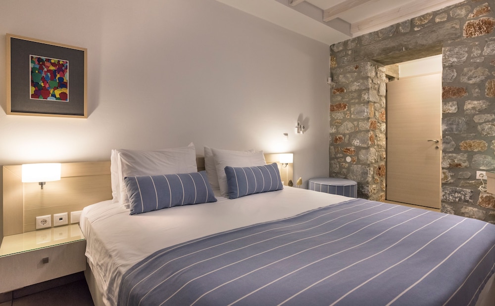Luxury Villa, 2 Bedrooms, Private Pool, Beachside (Lithos)