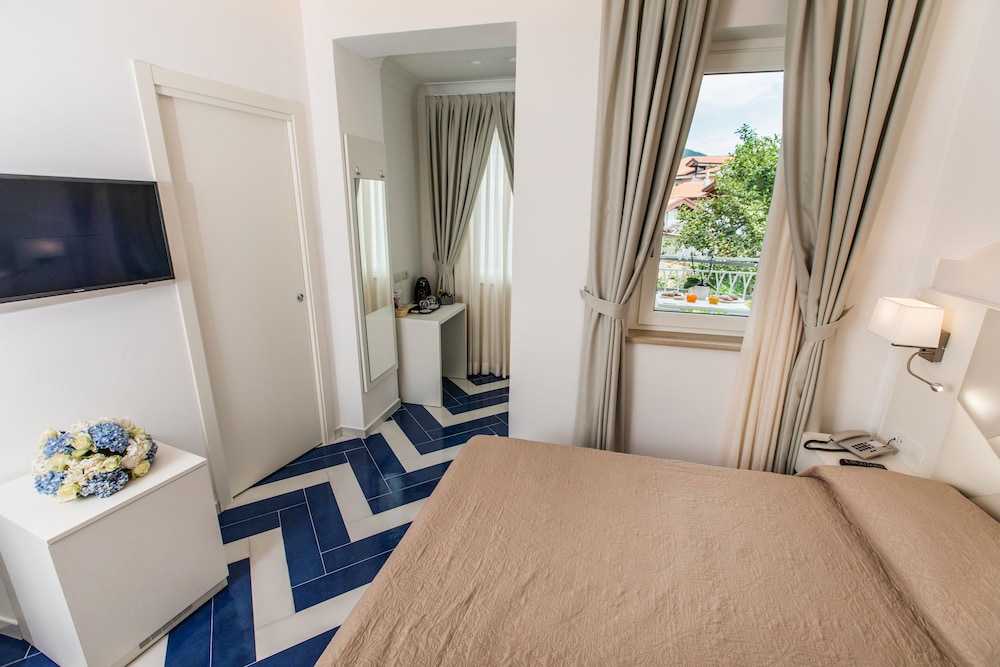 Economy Double or Twin Room photo 2