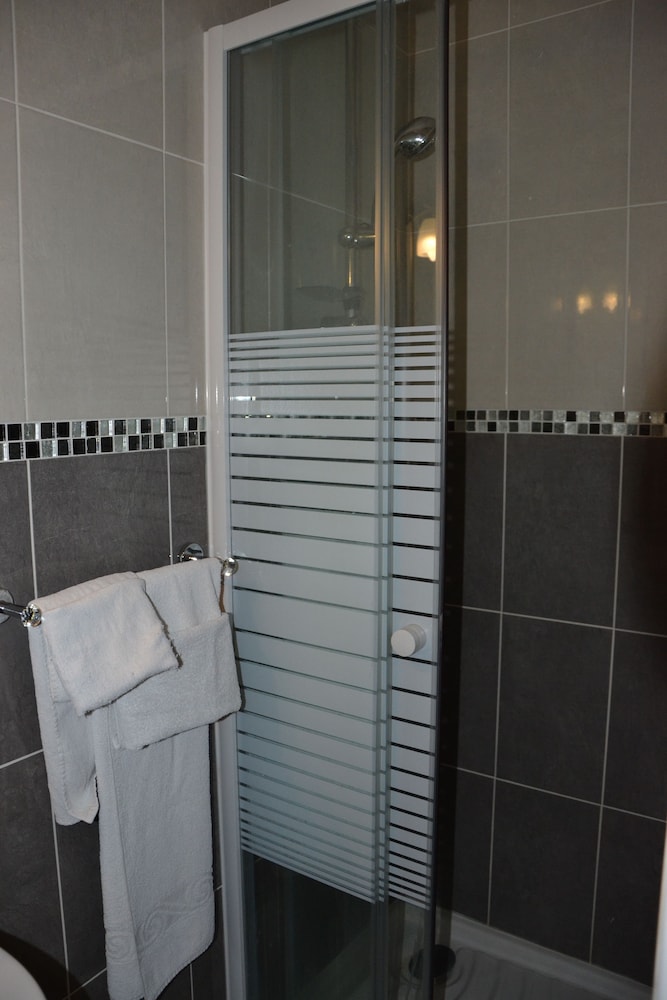 Twin Room, Private Bathroom (shared toilets) photo 2