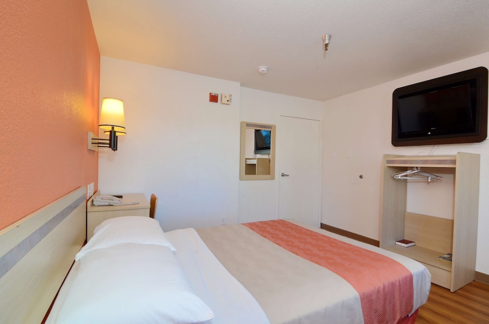 Standard Room, 1 Double Bed, Non Smoking photo 3