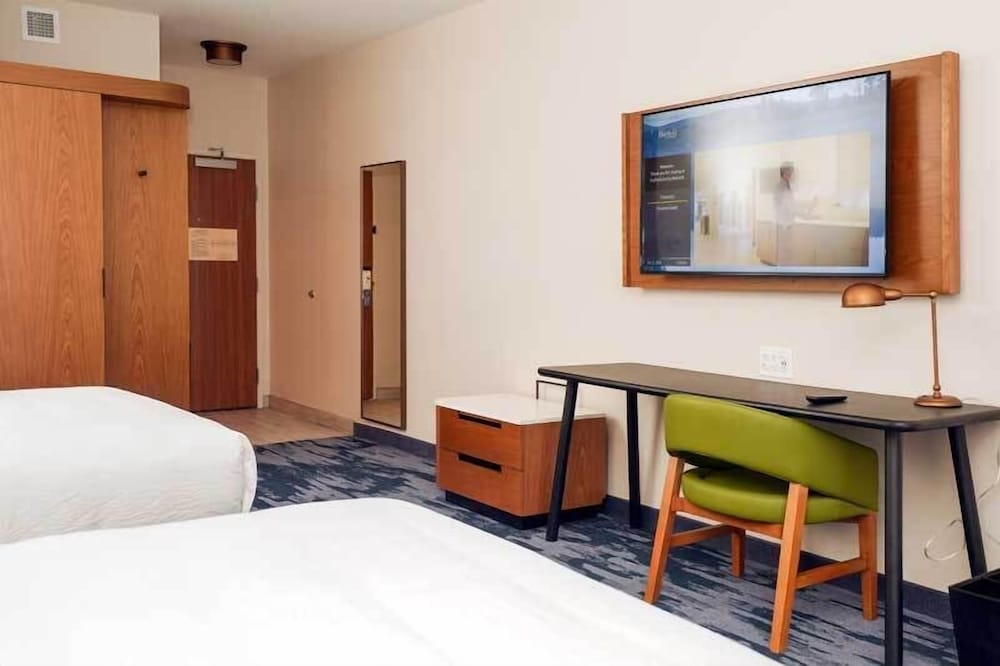 Room, 2 Queen Beds (Mobility Accessible, Tub) photo 3