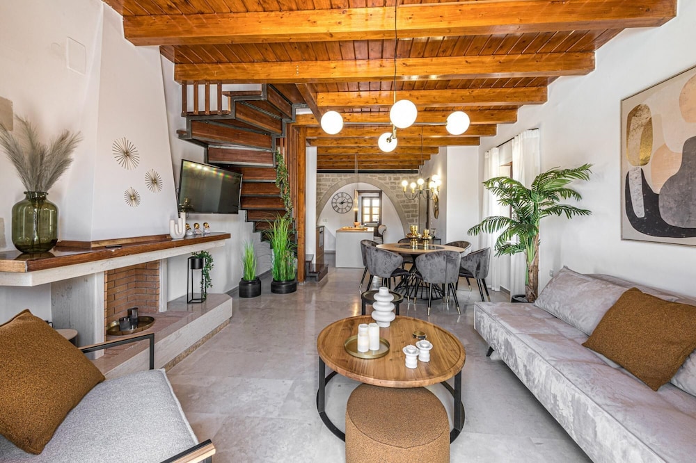 Villa photo 1