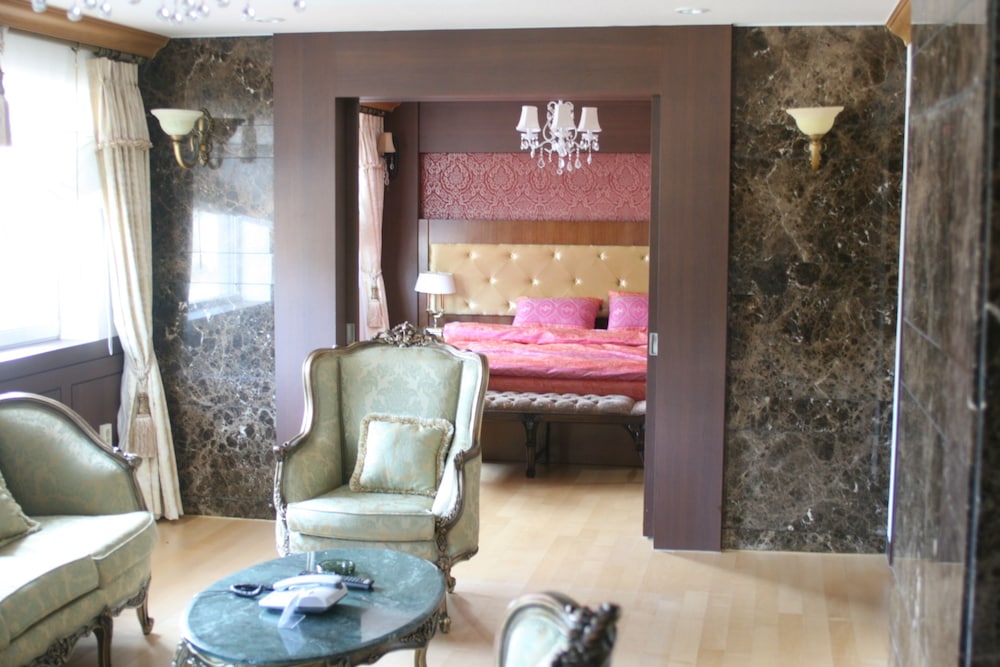 Royal Suite photo 3