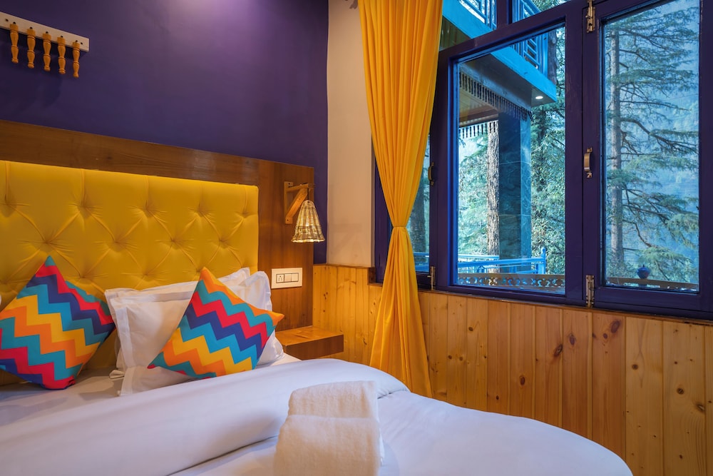 Deluxe Double Room with Ensuite Bathroom with View and Balcony - Photo 2