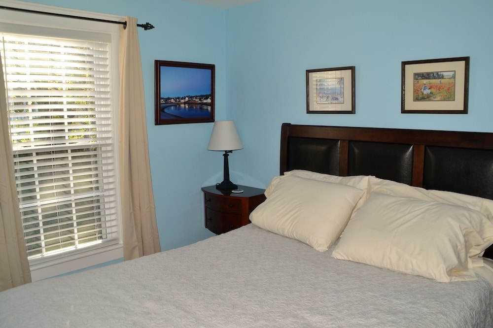 Room, 1 Queen Bed photo 1