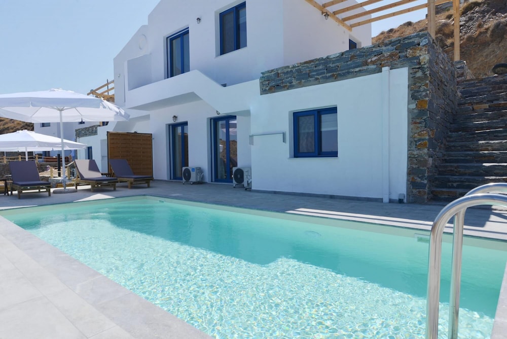 Villa photo 2