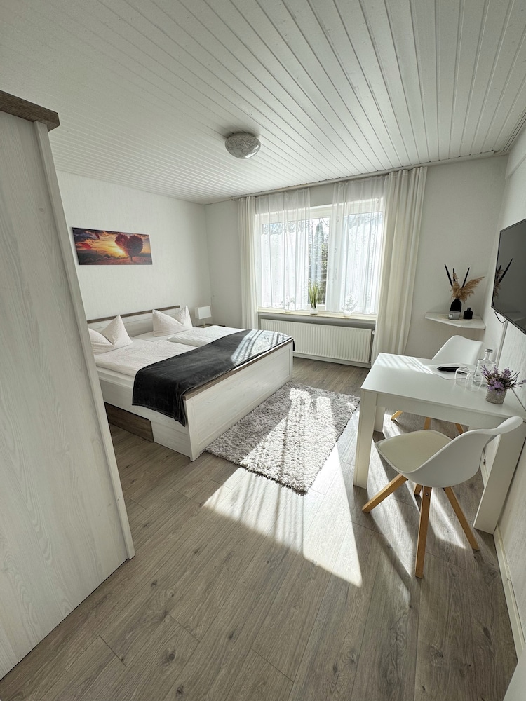 Basic Double Room, Private Bathroom, Garden View photo 1
