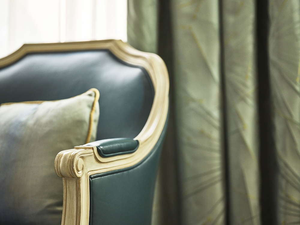 Beverly Hills Suite With Patio